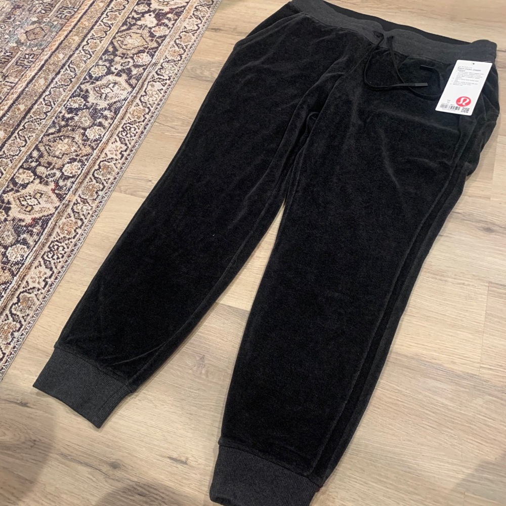 NWT* 🍋 Lululemon Warm down joggers - velour